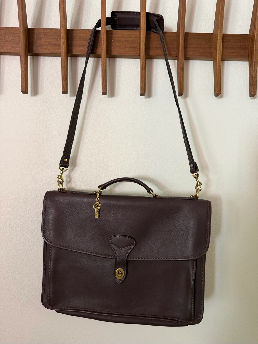 Classic Leather Briefcase Shoulder Bag in Dark Brown
